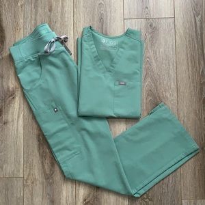 FIGS jade scrub set size XS
